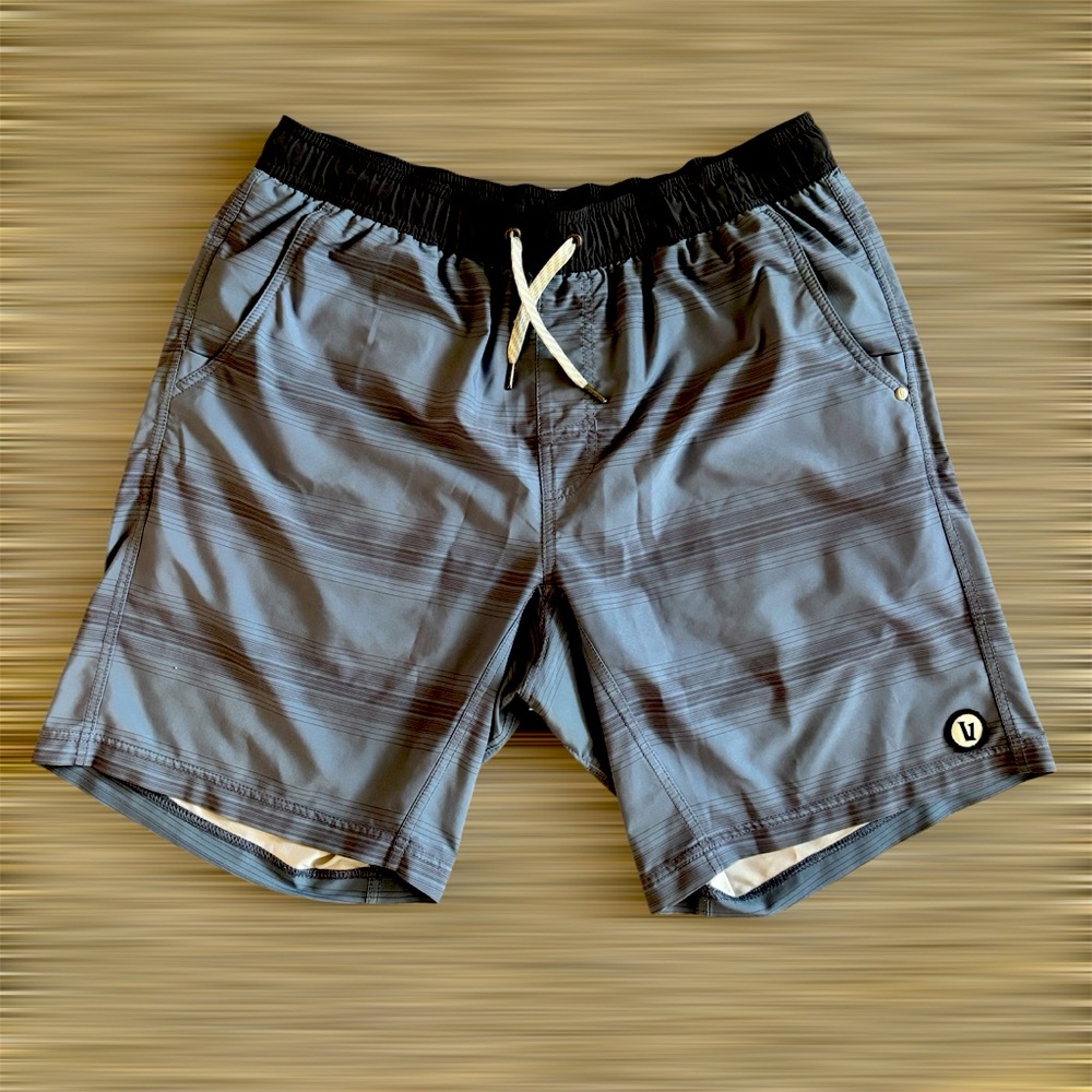 Vuori Kore Shorts Large Mens Gray Stripe Lined